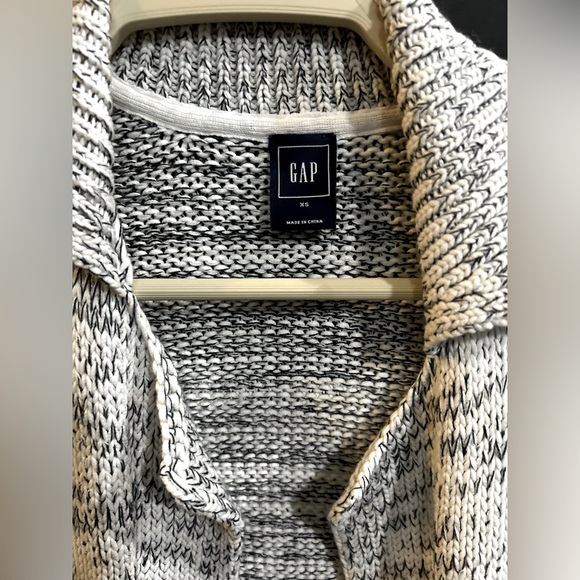 GAP Cardigan - Picture 4 of 16